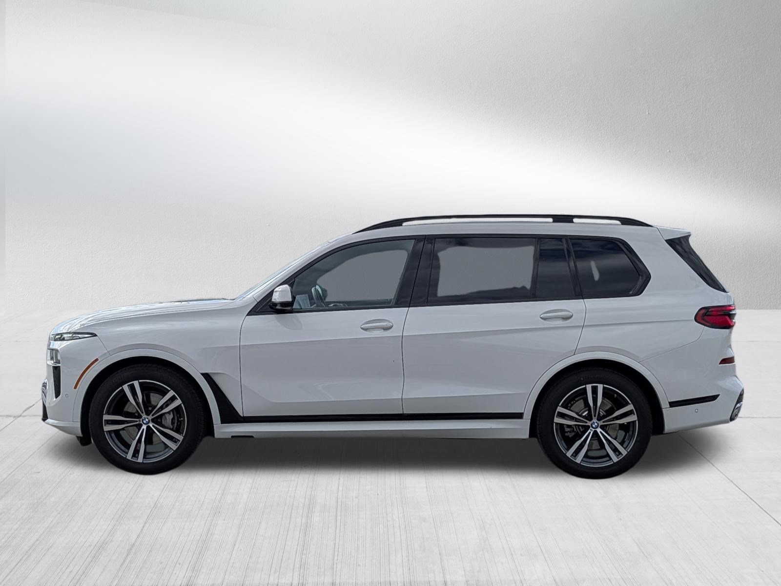 Certified 2026 BMW X7 xDrive40i w/ M Sport Package AWD/4WD image 4