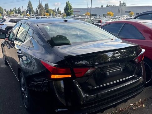 Used 2025 Nissan Altima 2.5 SV FWD image 3