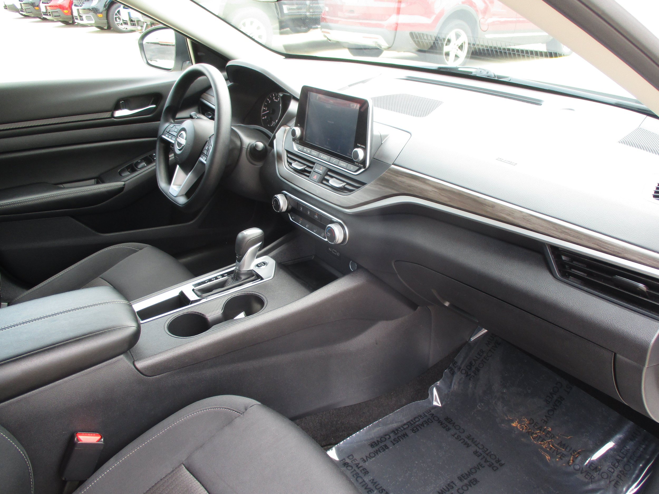 Used 2025 Nissan Altima 2.5 SV FWD image 31