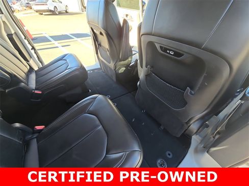 Used 2024 Chrysler Pacifica Touring-L image 12