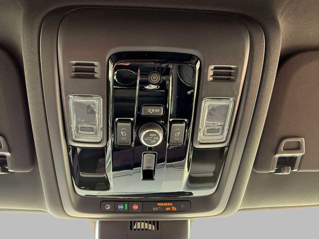 Used 2026 Chevrolet Suburban Premier AWD/4WD image 27