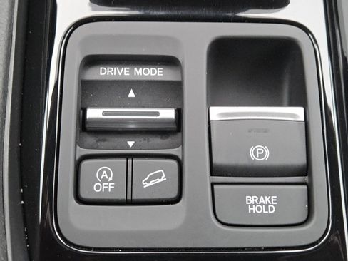 Used 2025 Honda Pilot EX-L image 8