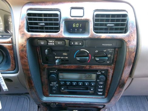 Used 2000 Toyota 4Runner SR5 image 40