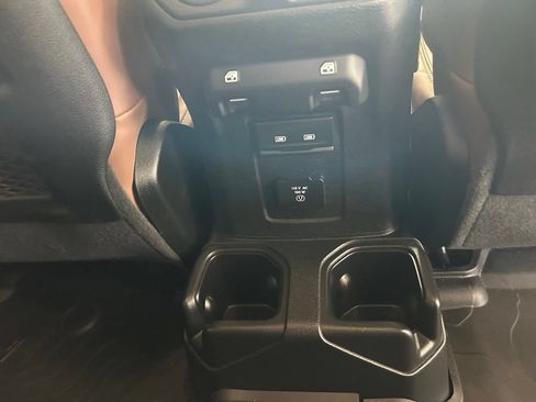 Used 2021 Jeep Wrangler Unlimited Rubicon AWD/4WD image 35