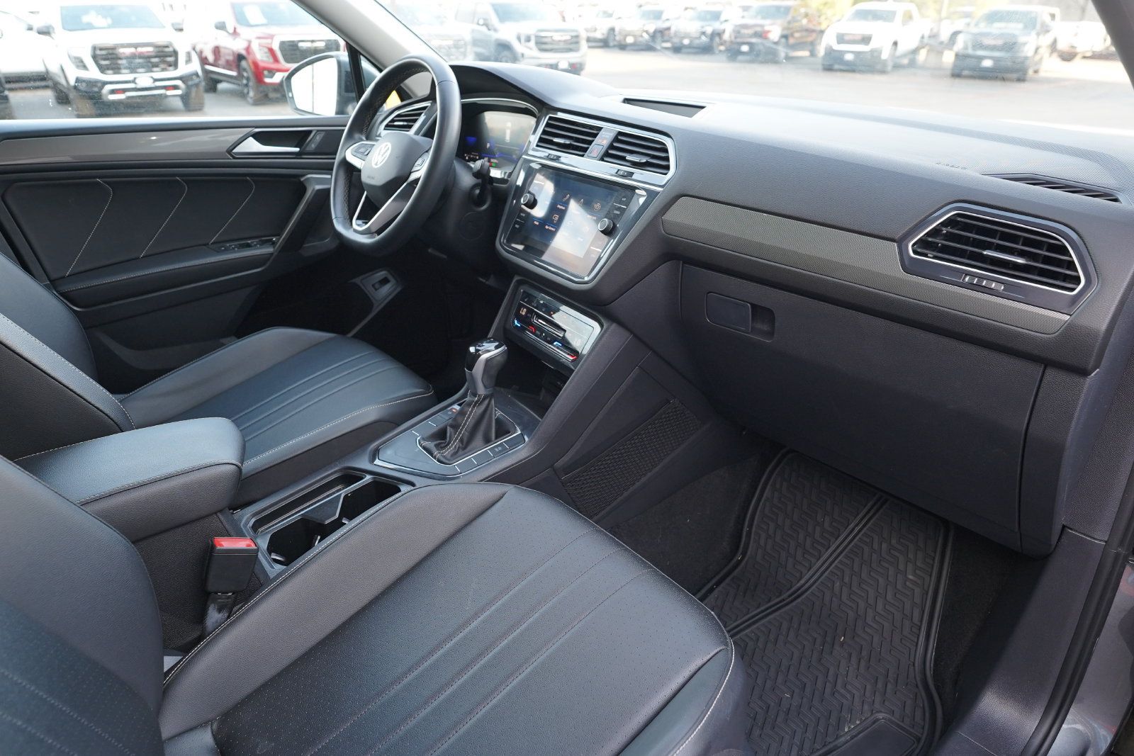 Used 2024 Volkswagen Tiguan SE FWD image 26