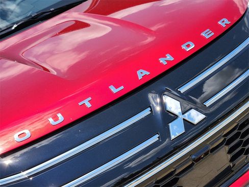 New 2025 Mitsubishi Outlander SE image 8