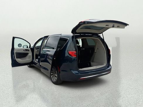 Used 2022 Chrysler Pacifica Touring-L FWD image 13