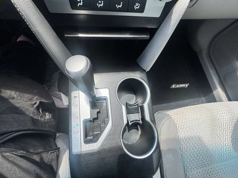 Used 2012 Toyota Camry LE FWD image 11