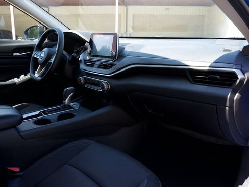 Used 2025 Nissan Altima 2.5 SV FWD image 23