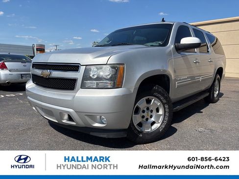 Used 2011 Chevrolet Suburban LT RWD image 1