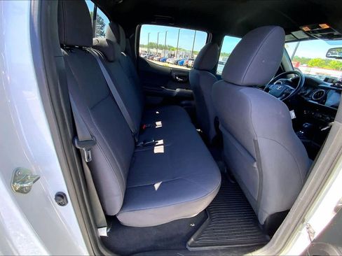 Used 2018 Toyota Tacoma TRD Off-Road image 19