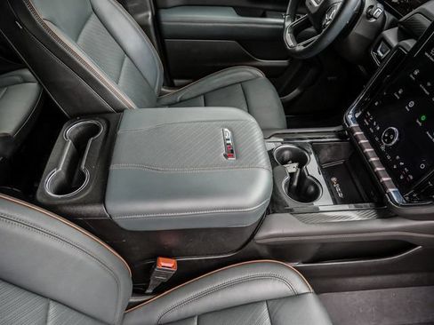 Used 2025 GMC Yukon AT4 w/ AT4 Premium Package AWD/4WD image 20