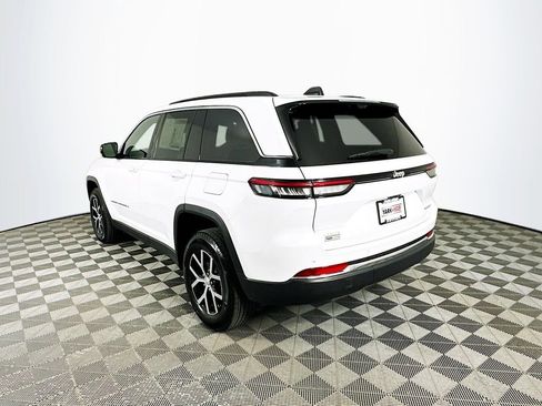 Certified 2025 Jeep Grand Cherokee Limited w/ Luxury Tech Group II image 8