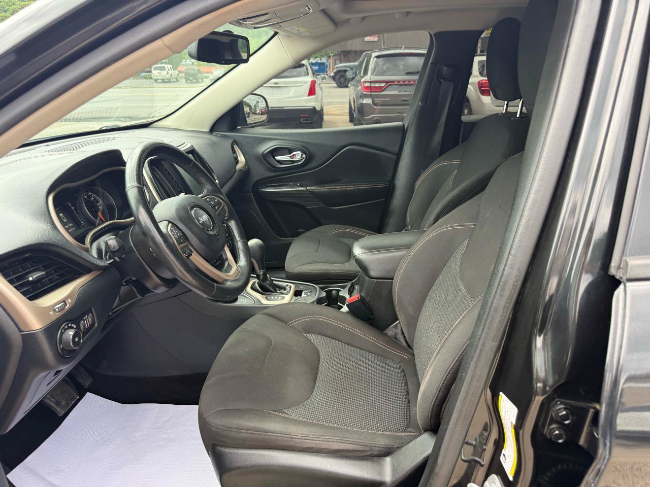 Used 2016 Jeep Cherokee 75th Anniversary AWD/4WD image 19