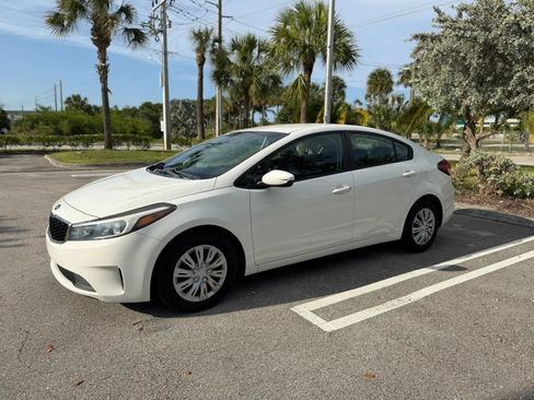 Used 2017 Kia Forte LX FWD image 3