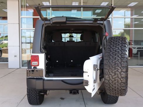 Used 2018 Jeep Wrangler Unlimited Sport w/ Connectivity Group AWD/4WD image 8