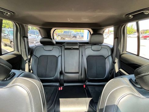 Used 2025 Jeep Grand Cherokee Altitude AWD/4WD image 14