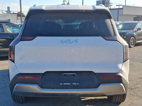 New 2026 Kia EV9 Wind image 6