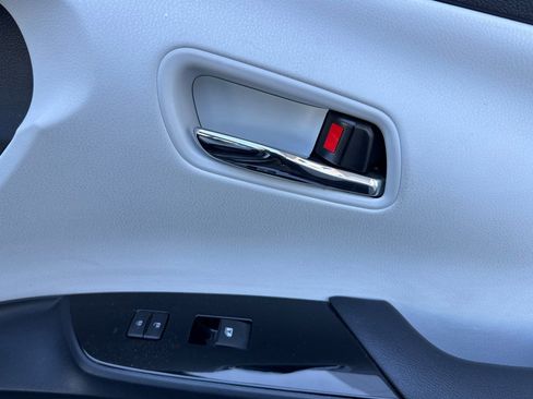 Used 2016 Toyota Prius Two image 21