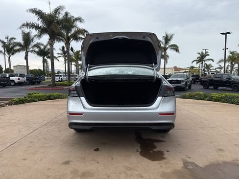 Used 2024 Honda Accord EX image 18