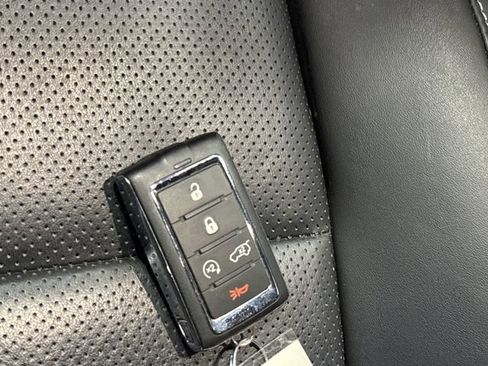 Used 2022 Jeep Grand Cherokee Overland w/ Luxury Tech Group IV image 30