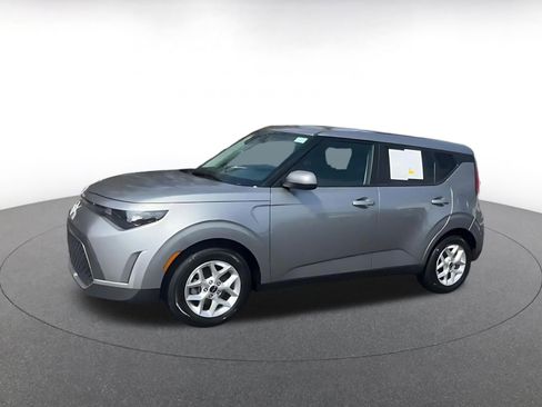 Used 2025 Kia Soul LX w/ LX Technology Package image 7