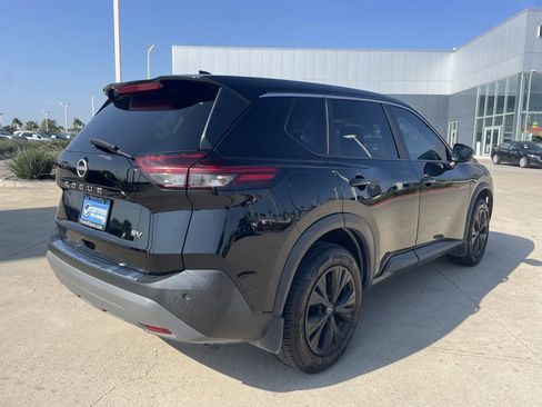 Certified 2022 Nissan Rogue SV image 2