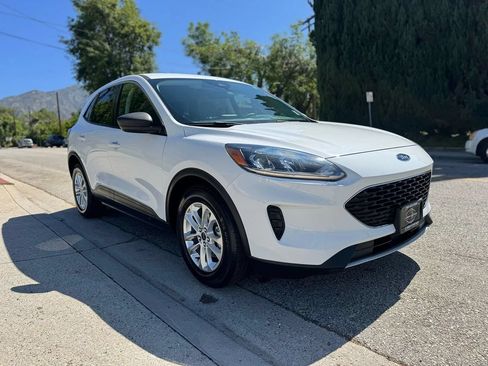 Used 2022 Ford Escape SE FWD image 1