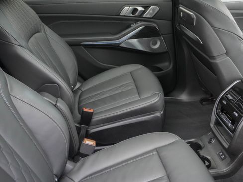 Certified 2025 BMW X7 M60i image 32