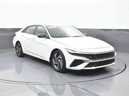 Used 2025 Hyundai Elantra Sport FWD image 20
