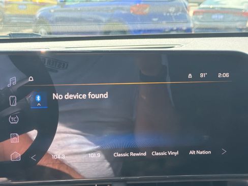 Certified 2024 Chevrolet Trax RS w/ Sunroof Package FWD image 13