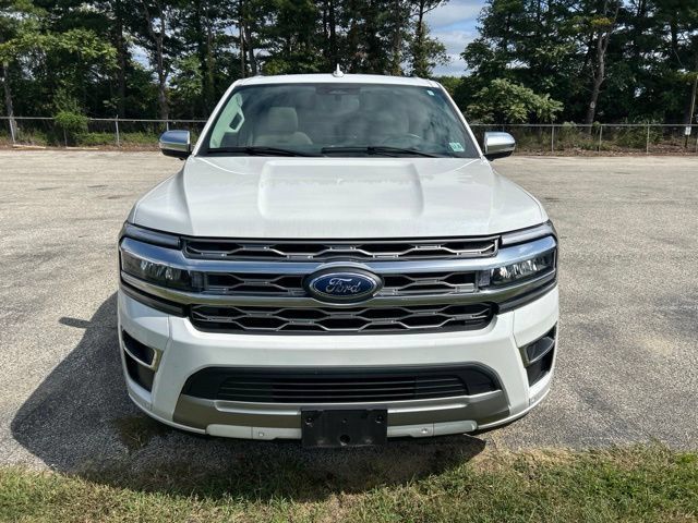 Used 2024 Ford Expedition Platinum AWD/4WD image 2