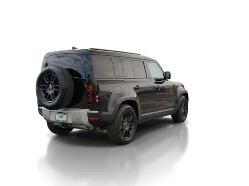 Used 2025 Land Rover Defender 110 S image 8