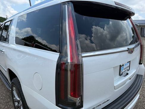 Used 2019 Cadillac Escalade ESV Luxury AWD/4WD image 41