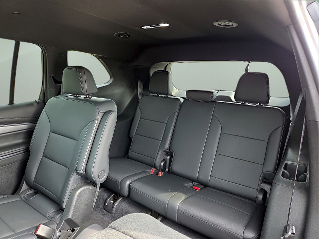 Used 2025 Buick Enclave Preferred FWD image 13