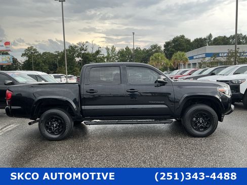Used 2022 Toyota Tacoma SR5 w/ Technology Package RWD image 6