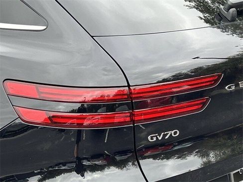Used 2026 Genesis GV70 2.5T Select image 14