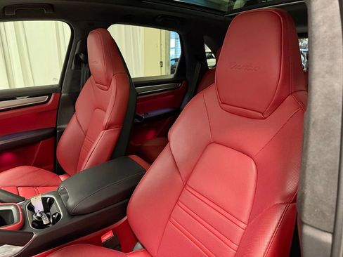Certified 2023 Porsche Cayenne Turbo image 5