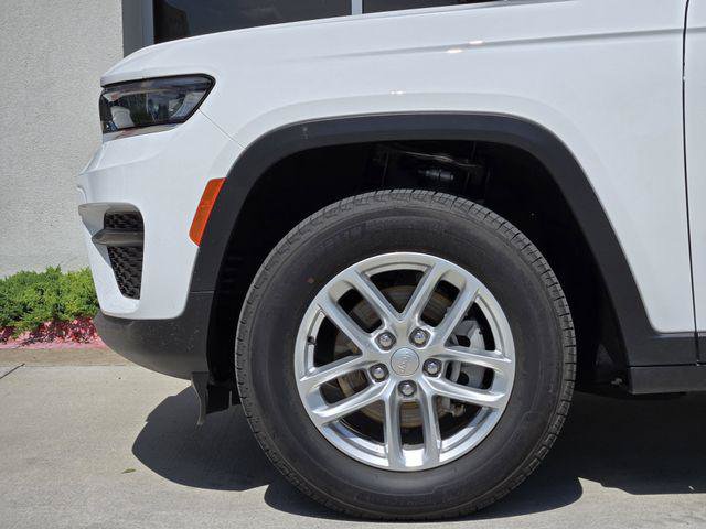 Certified 2024 Jeep Grand Cherokee Laredo X w/ Luxury Tech Group I AWD/4WD image 8