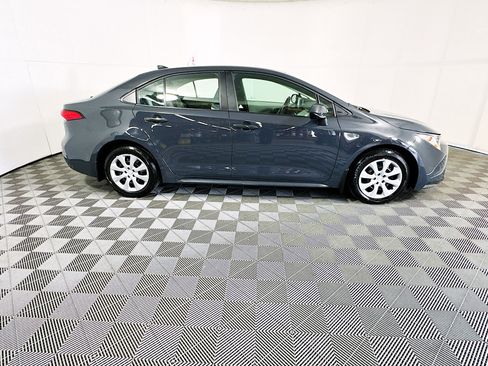 Used 2025 Toyota Corolla LE image 2