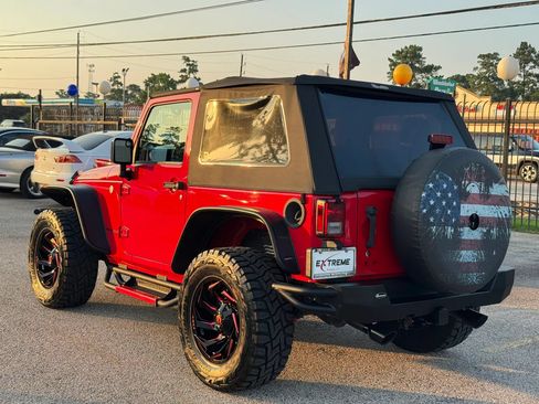 Used 2016 Jeep Wrangler Rubicon w/ Power Convenience Group AWD/4WD image 8