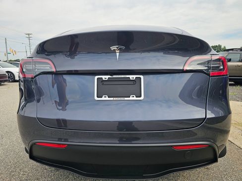 Used 2024 Tesla Model Y Long Range AWD/4WD image 4