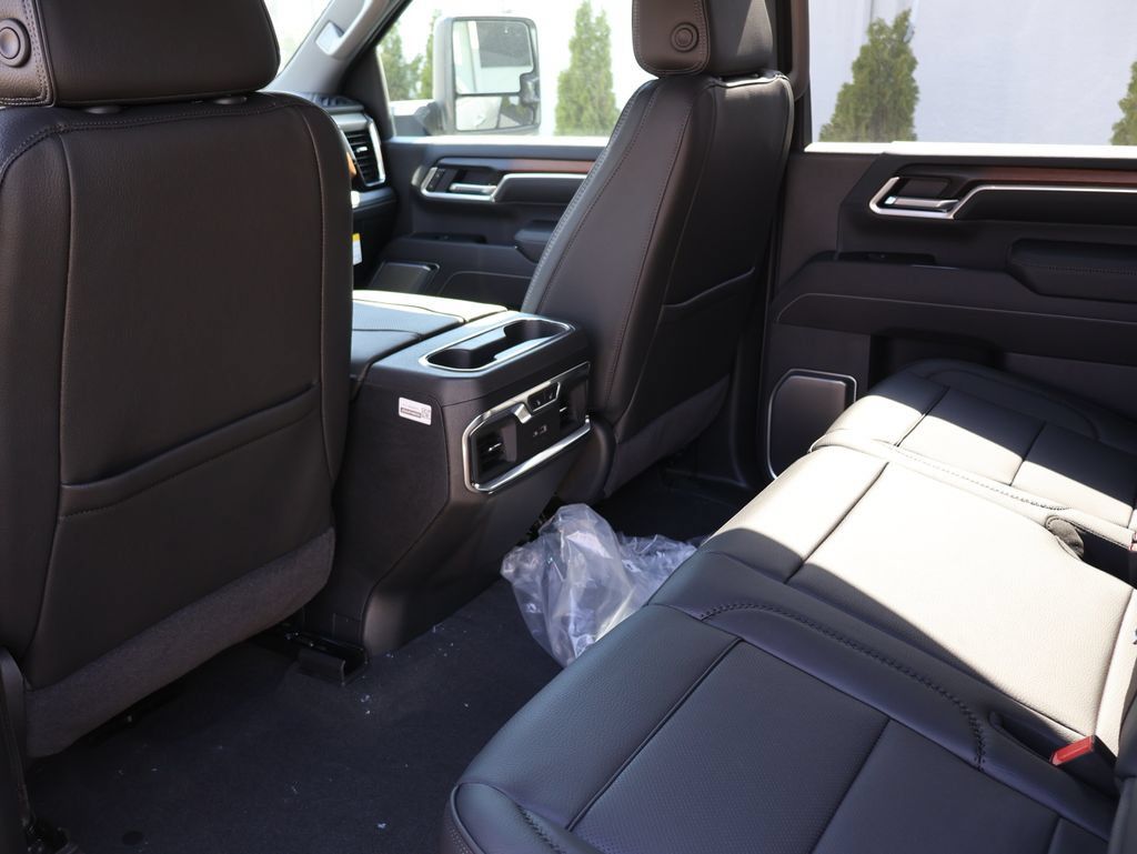 New 2026 GMC Sierra 2500 Denali w/ Denali Reserve Package AWD/4WD image 9