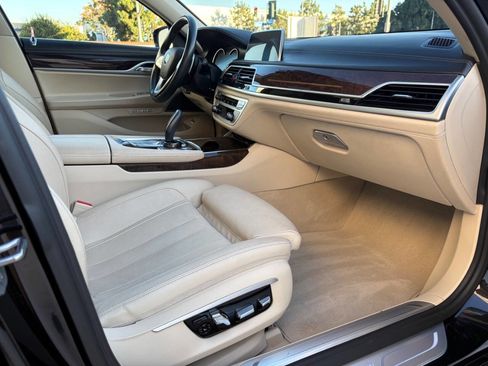 Used 2017 BMW 740i image 18