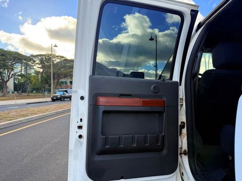 Used 2013 Ford F250 King Ranch w/ King Ranch w/Chrome Pkg image 15