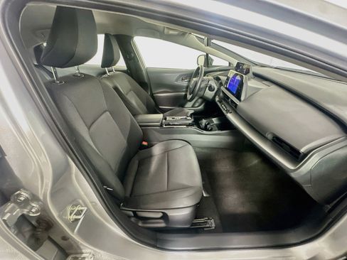 Used 2025 Toyota Prius LE FWD image 31