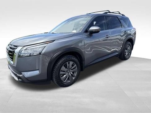 Used 2023 Nissan Pathfinder SV AWD/4WD image 3