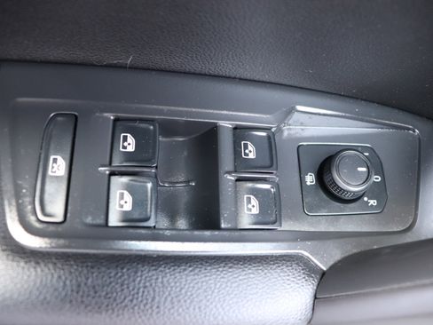 Used 2022 Volkswagen Tiguan S image 42