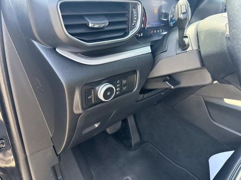 Used 2023 Ford Explorer XLT w/ Equipment Group 202A AWD/4WD image 23