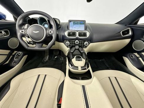 Used 2022 Aston Martin V8 Vantage Roadster RWD image 25